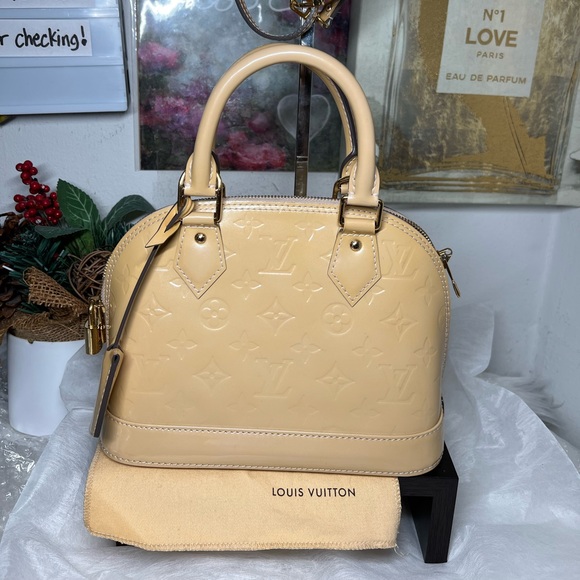 Louis Vuitton Alma Vernis Bb Beige Patent Leather Shoulder Bag - Picture 3 of 16